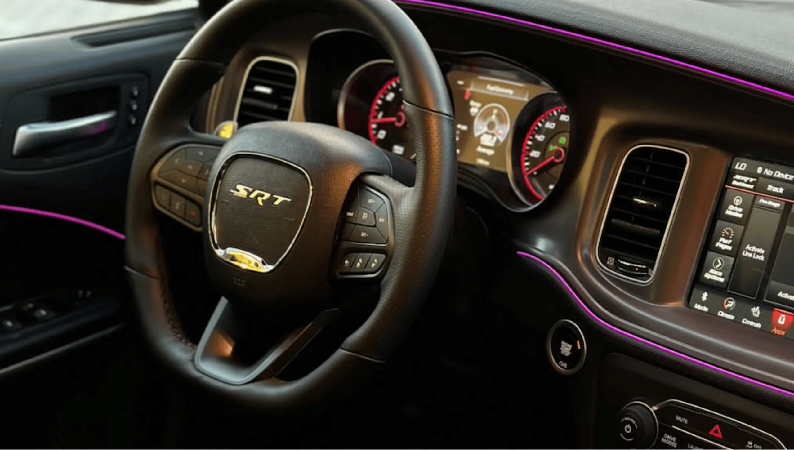 
								Dodge Durango SRT full									